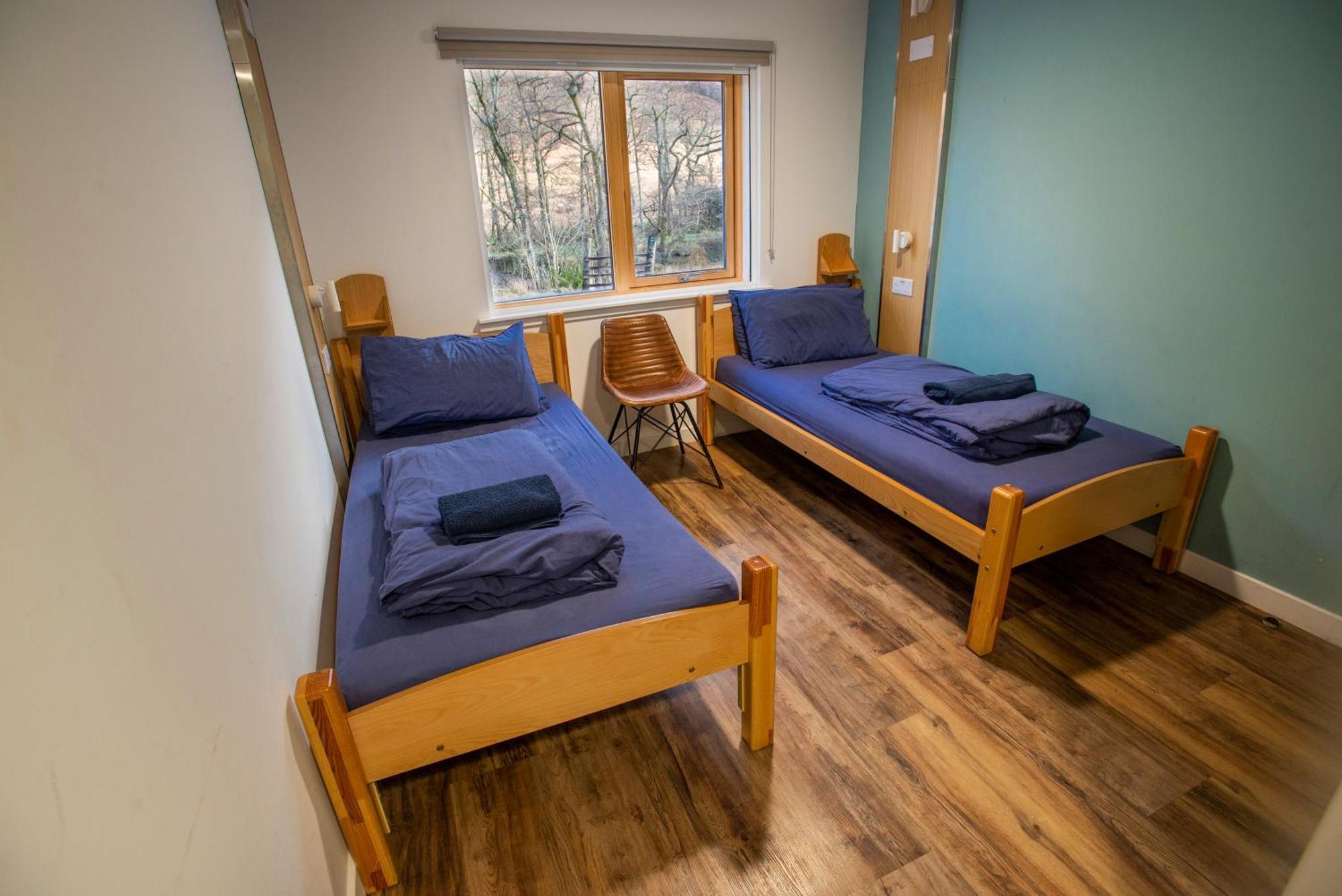 Glen Nevis Youth Hostel Fort William Exterior foto A room at the hostel