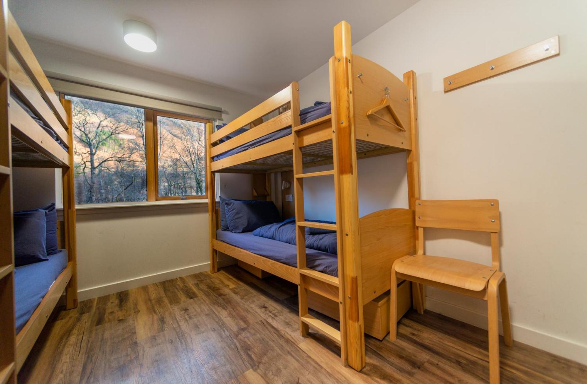 Glen Nevis Youth Hostel Fort William Exterior foto A bunk room at the hostel