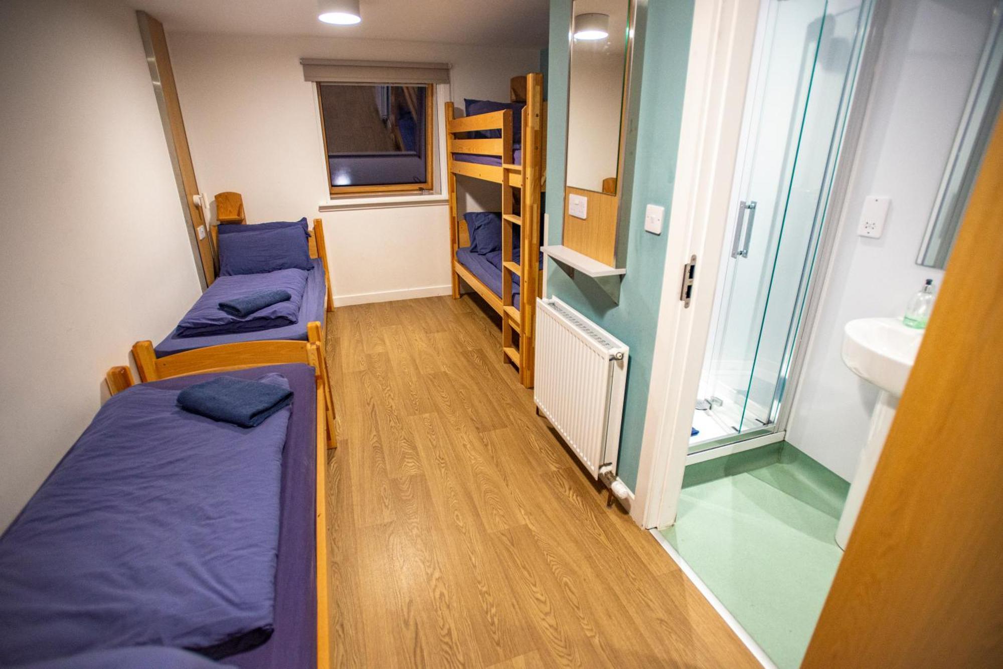Glen Nevis Youth Hostel Fort William Exterior foto A typical room at the hostel