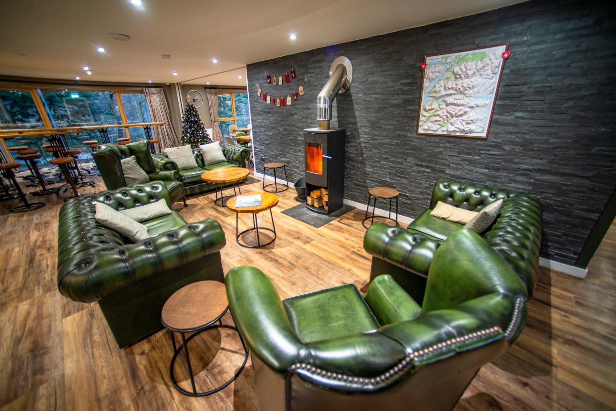 Glen Nevis Youth Hostel Fort William Exterior foto The lounge at the station