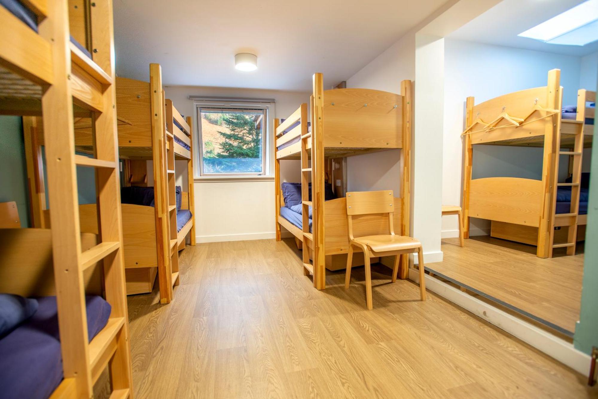 Glen Nevis Youth Hostel Fort William Exterior foto A typical bunk room at a hostel
