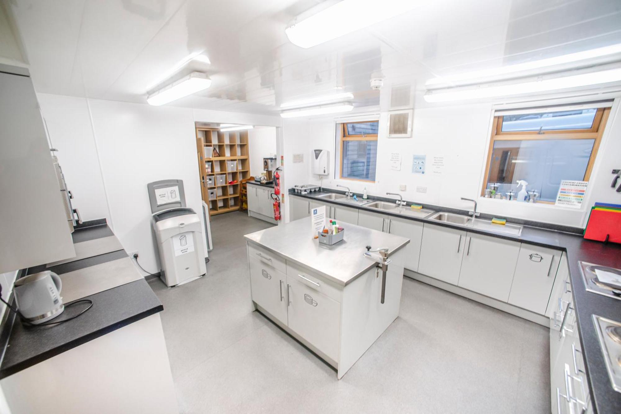 Glen Nevis Youth Hostel Fort William Exterior foto A laboratory at the University of Brighton