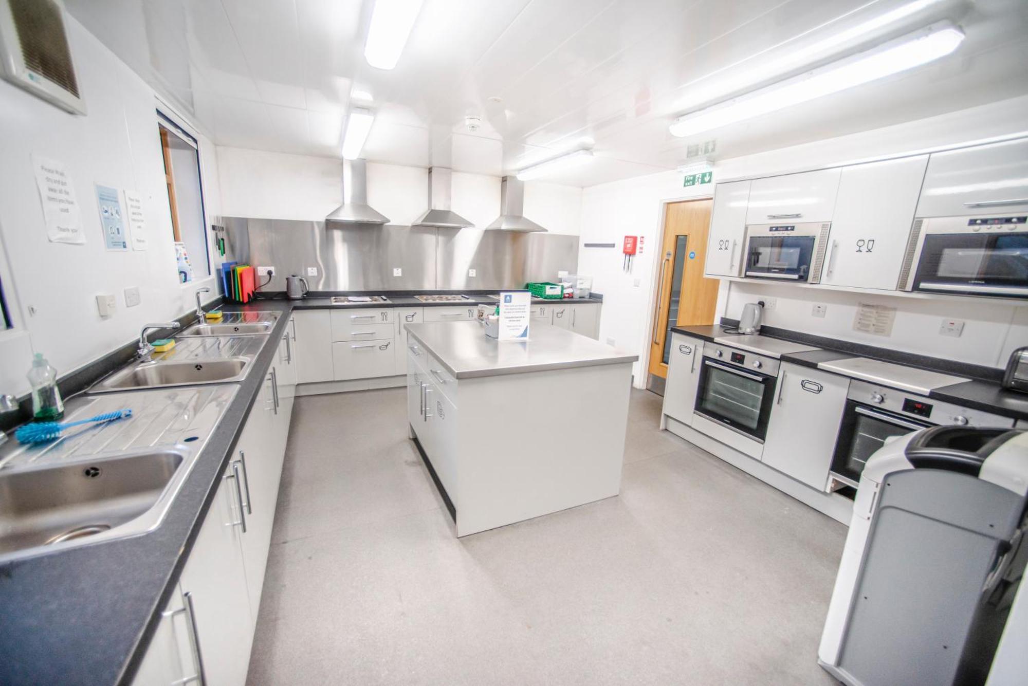 Glen Nevis Youth Hostel Fort William Exterior foto The kitchen at the new school