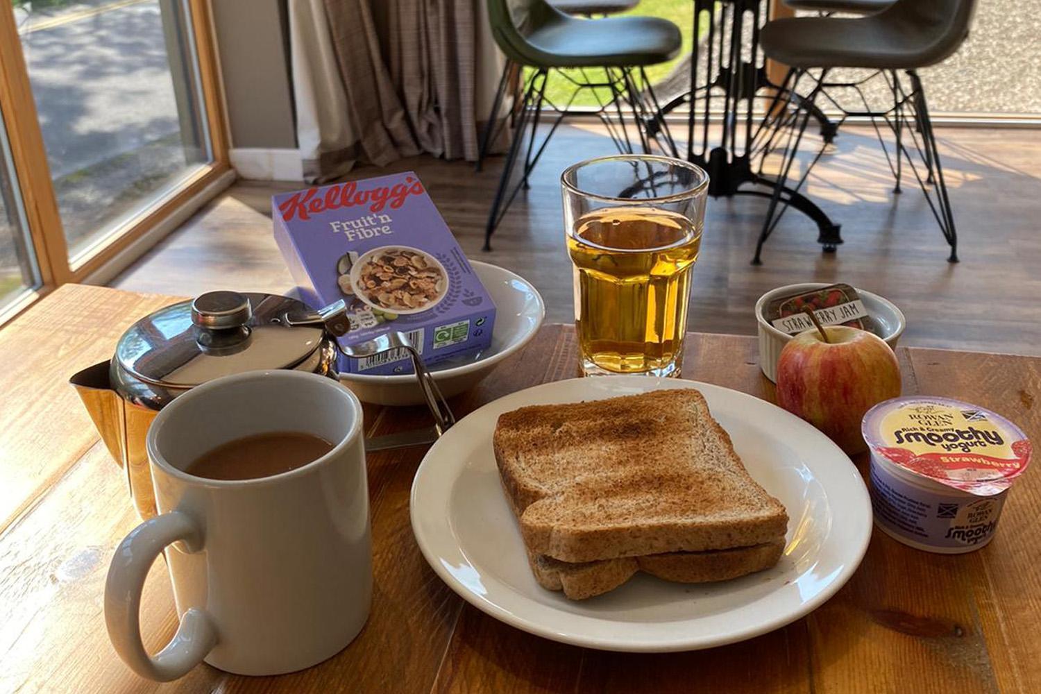 Glen Nevis Youth Hostel Fort William Exterior foto A breakfast with Kellogg's Fruit 'n Fibre