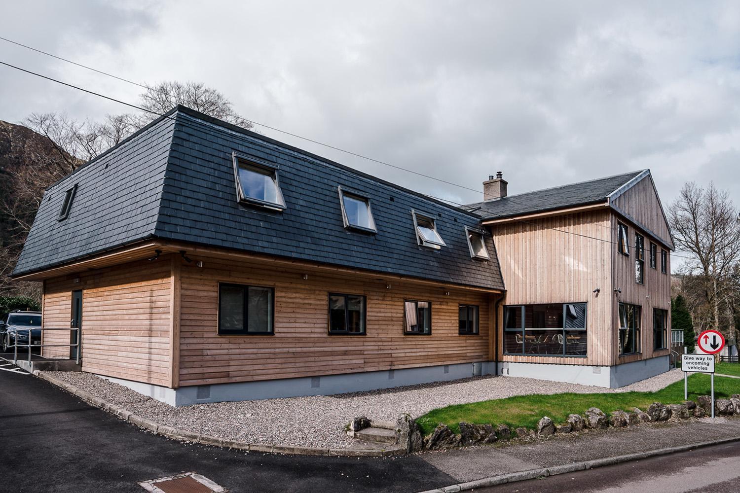 Glen Nevis Youth Hostel Fort William Exterior foto The new school building