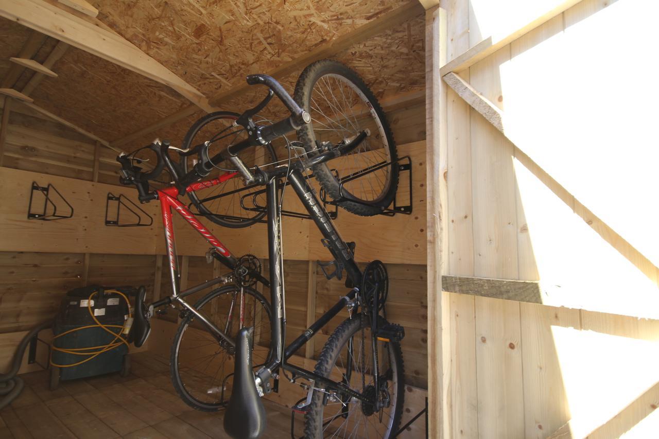 Glen Nevis Youth Hostel Fort William Exterior foto A bicycle shed