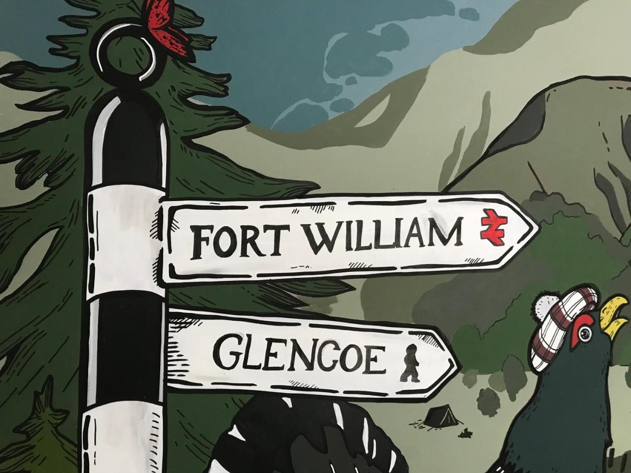 Glen Nevis Youth Hostel Fort William Exterior foto The signpost for Fort William