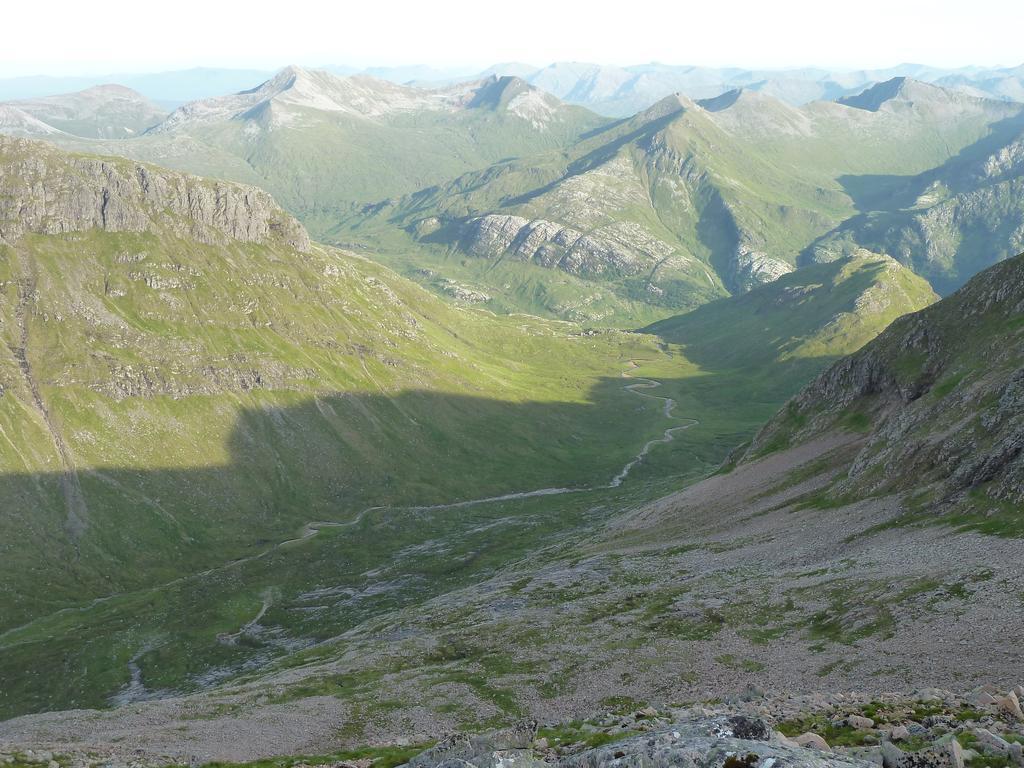 Glen Nevis Youth Hostel Fort William Exterior foto The valley of the Arvanz